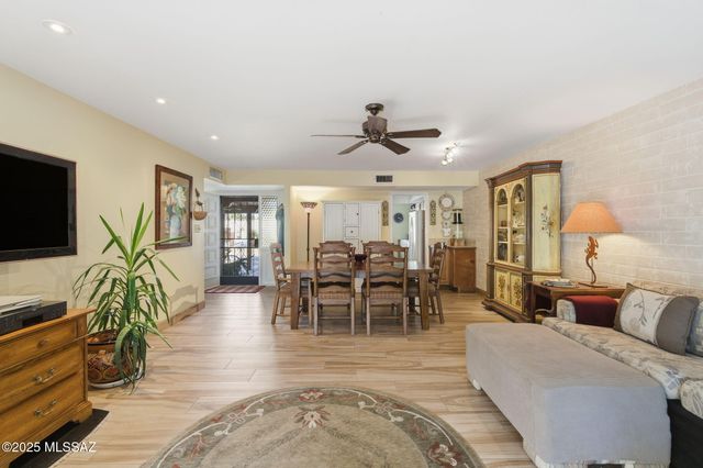 186 S Paseo Seco, Green Valley, AZ 85614