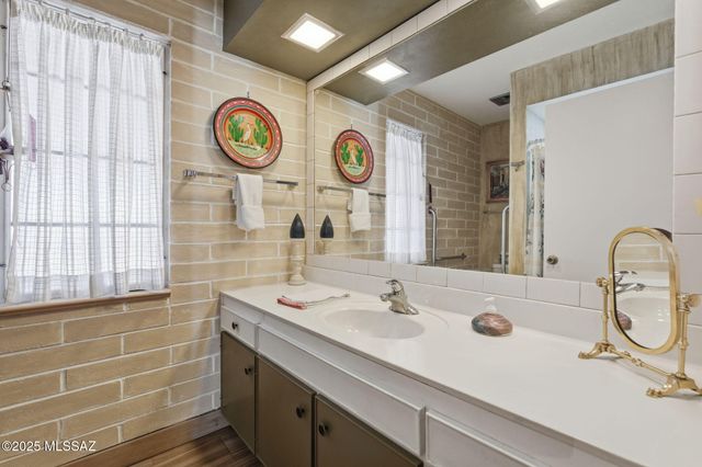 186 S Paseo Seco, Green Valley, AZ 85614