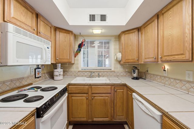 186 S Paseo Seco, Green Valley, AZ 85614