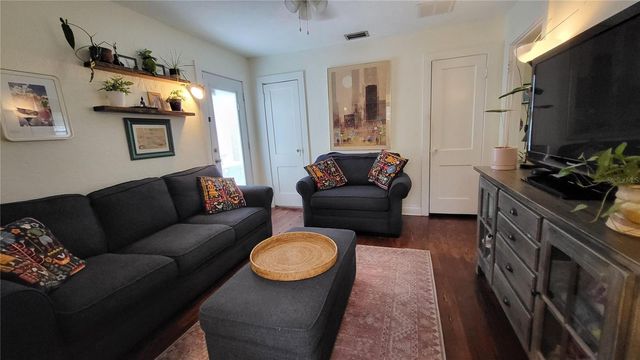 919 W WOODLAWN AVENUE, Tampa, FL 33603