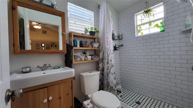 919 W WOODLAWN AVENUE, Tampa, FL 33603