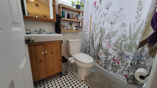 919 W WOODLAWN AVENUE, Tampa, FL 33603