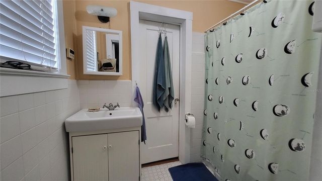 919 W WOODLAWN AVENUE, Tampa, FL 33603