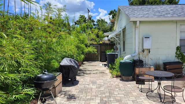919 W WOODLAWN AVENUE, Tampa, FL 33603