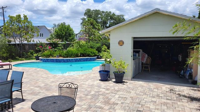 919 W WOODLAWN AVENUE, Tampa, FL 33603