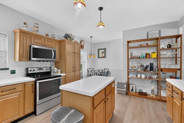 609 S LAKE CREEK DR, Round Rock, TX 78681