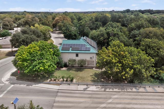 609 S LAKE CREEK DR, Round Rock, TX 78681