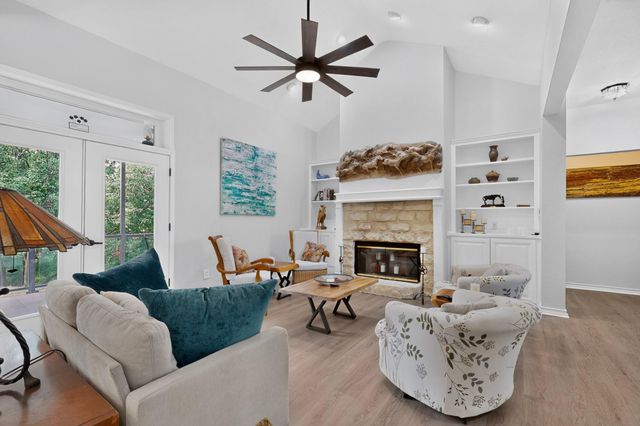 609 S LAKE CREEK DR, Round Rock, TX 78681