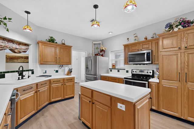 609 S LAKE CREEK DR, Round Rock, TX 78681