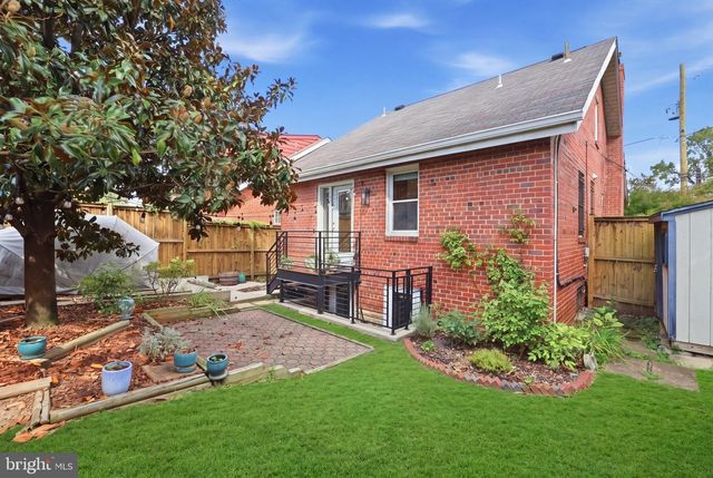 15 JEFFERSON ST NE, Washington, DC 20011