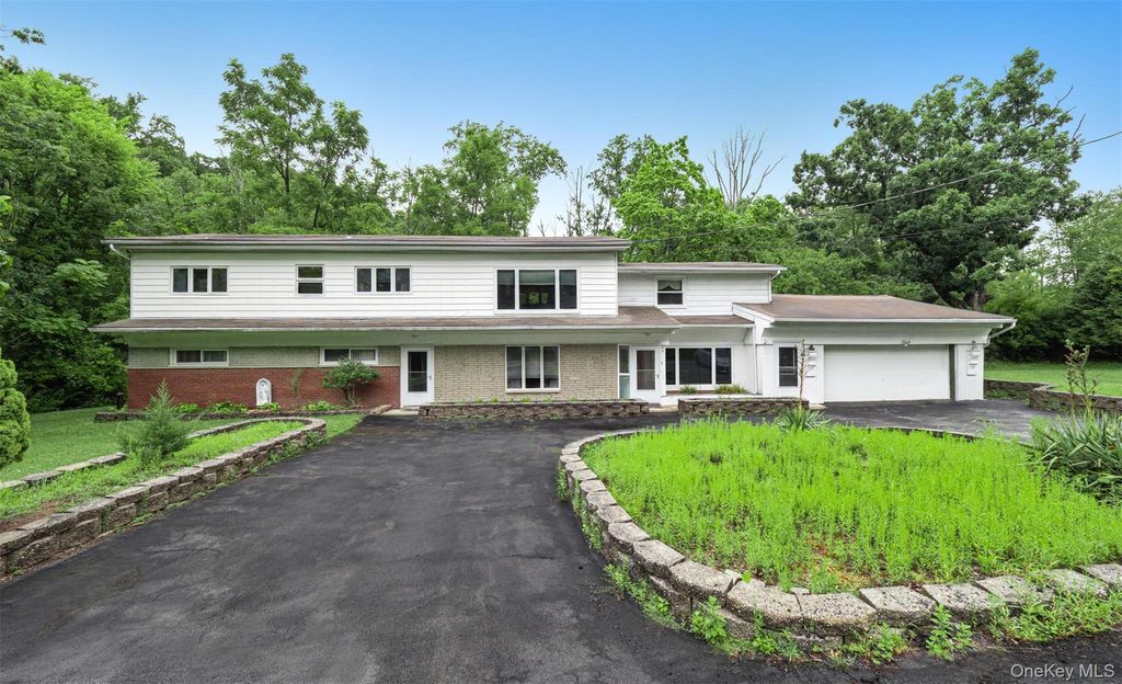 49 Interlochen Parkway, Monroe, NY 10950
