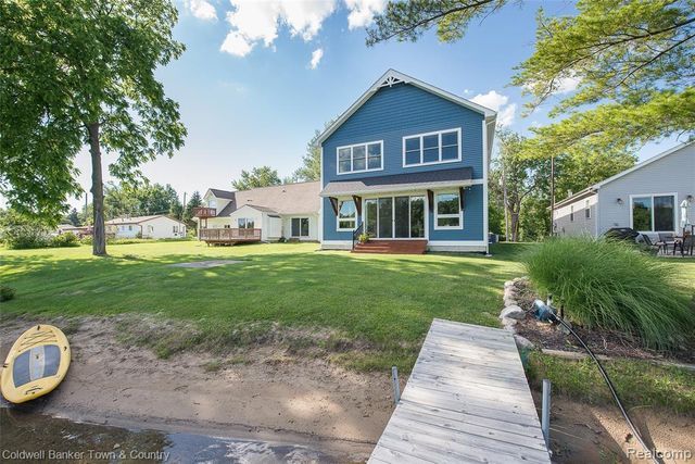 11634 Island Court, Hartland, MI 48353