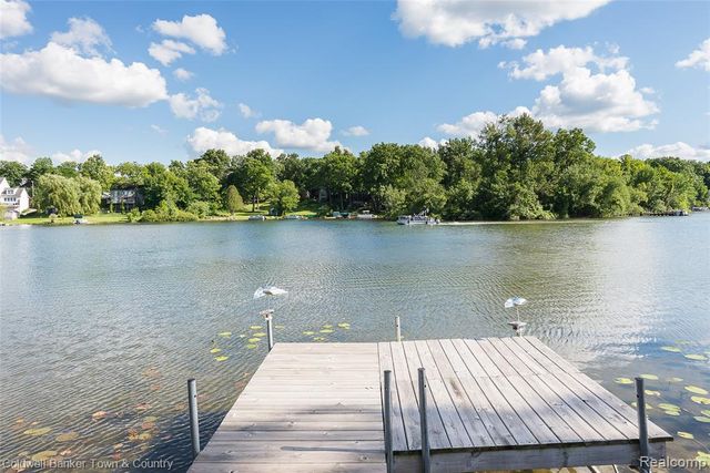 11634 Island Court, Hartland, MI 48353