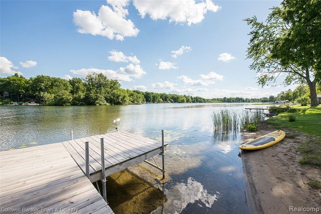 11634 Island Court, Hartland, MI 48353