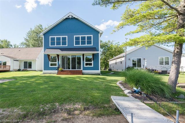 11634 Island Court, Hartland, MI 48353