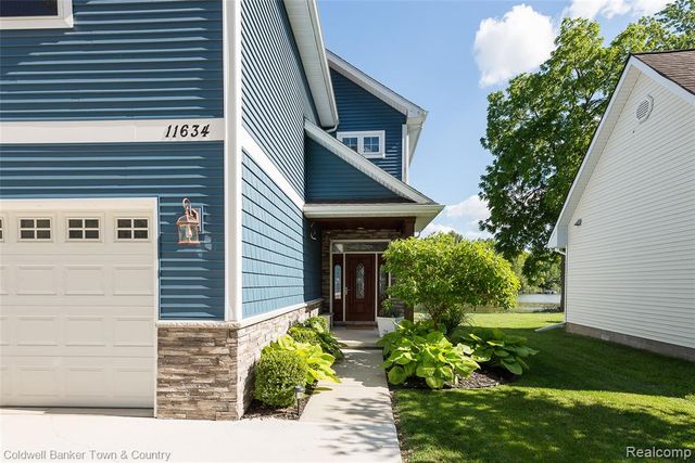 11634 Island Court, Hartland, MI 48353