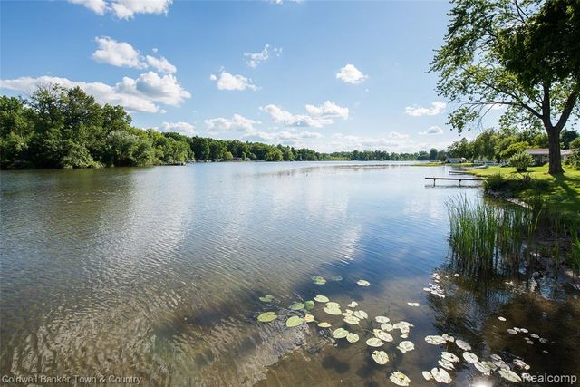 11634 Island Court, Hartland, MI 48353