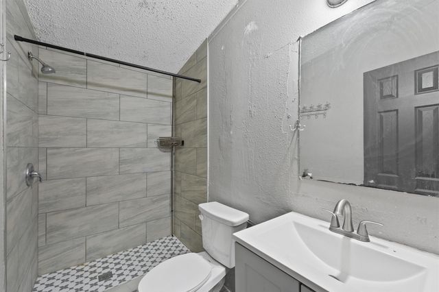 924 County Road 5021, Cleveland, TX 77327