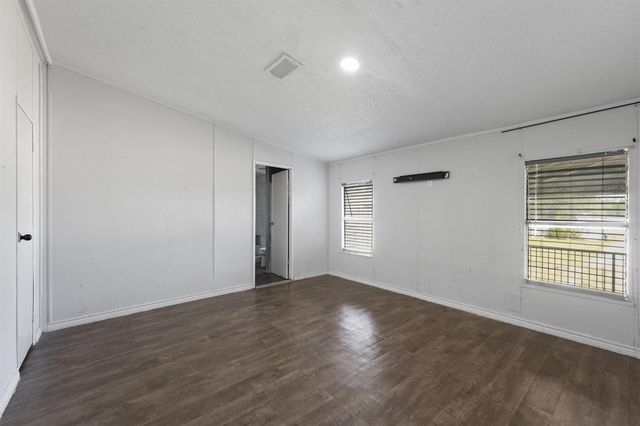 924 County Road 5021, Cleveland, TX 77327