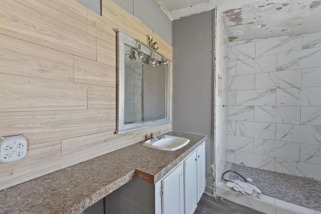 924 County Road 5021, Cleveland, TX 77327