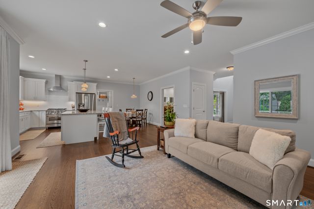 71 Abbey Road, Glastonbury, CT 06033