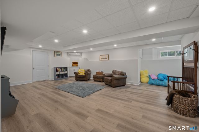 71 Abbey Road, Glastonbury, CT 06033