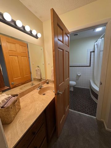 5461 E Brenner Pass, Fridley, MN 55432