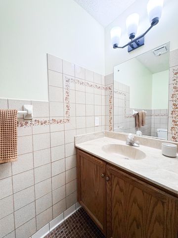 5461 E Brenner Pass, Fridley, MN 55432