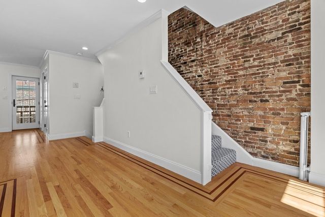 11 Wiget St 4, Boston, MA 02113