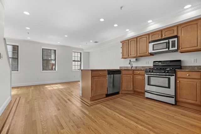 11 Wiget St 4, Boston, MA 02113