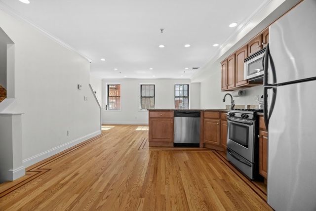 11 Wiget St 4, Boston, MA 02113