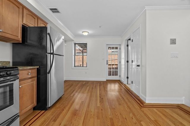 11 Wiget St 4, Boston, MA 02113