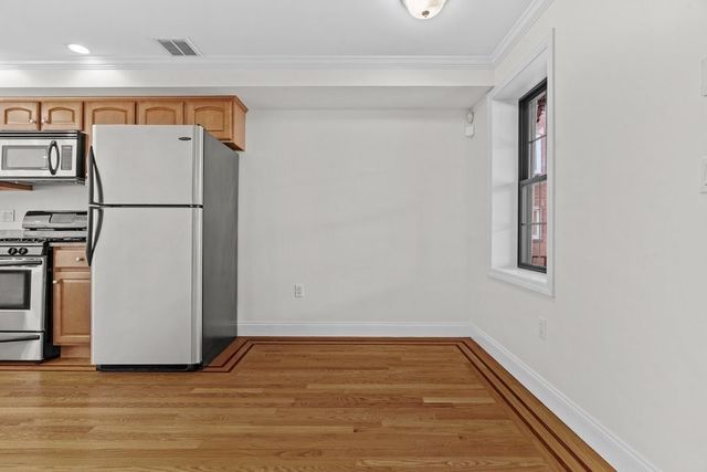 11 Wiget St 4, Boston, MA 02113