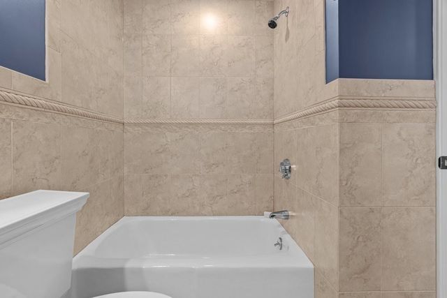 11 Wiget St 4, Boston, MA 02113