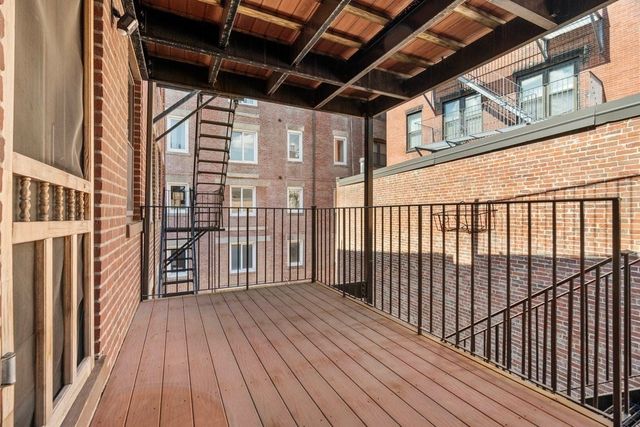 11 Wiget St 4, Boston, MA 02113
