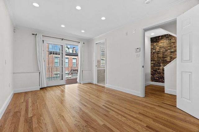 11 Wiget St 4, Boston, MA 02113