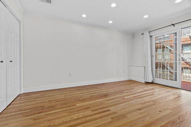 11 Wiget St 4, Boston, MA 02113