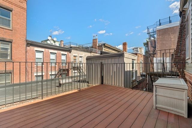11 Wiget St 4, Boston, MA 02113
