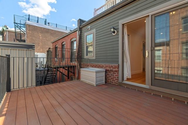 11 Wiget St 4, Boston, MA 02113