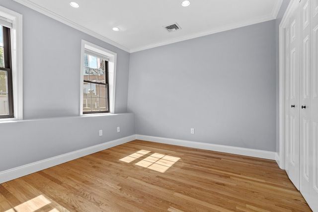 11 Wiget St 4, Boston, MA 02113