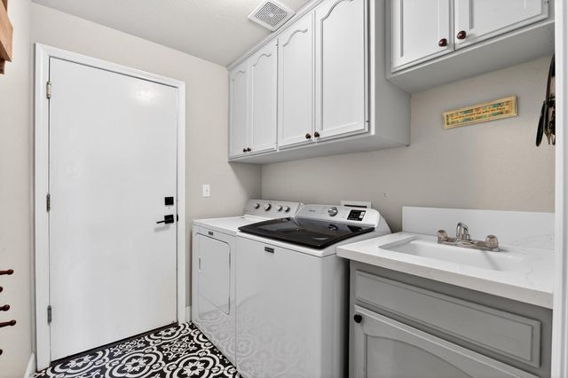 3130 Hillcrest Court, Madera, CA 93637