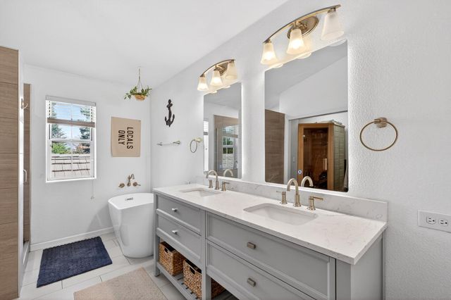 3130 Hillcrest Court, Madera, CA 93637