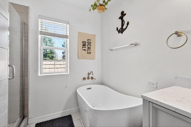 3130 Hillcrest Court, Madera, CA 93637