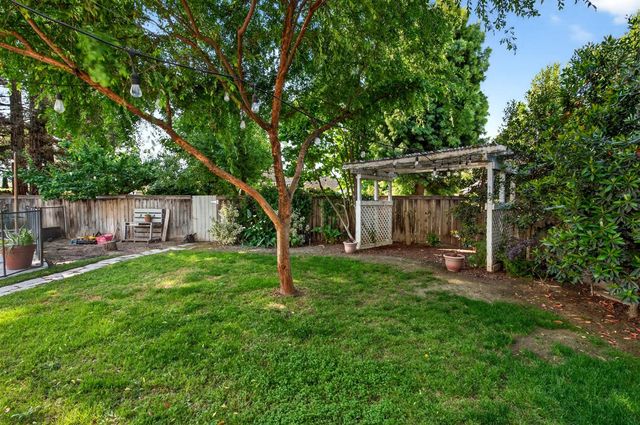 3130 Hillcrest Court, Madera, CA 93637