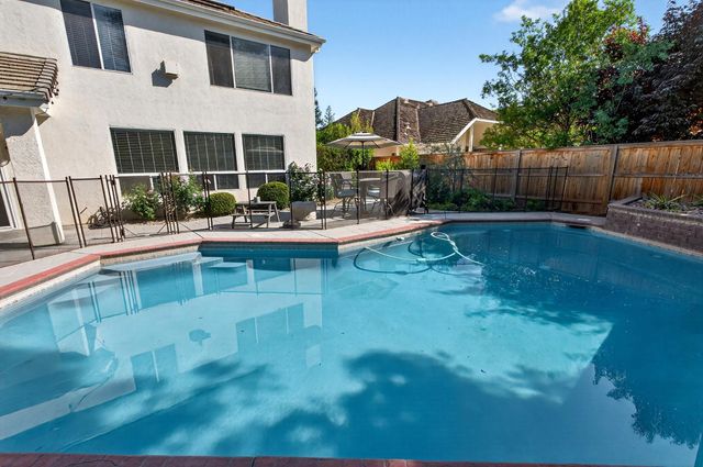 3130 Hillcrest Court, Madera, CA 93637