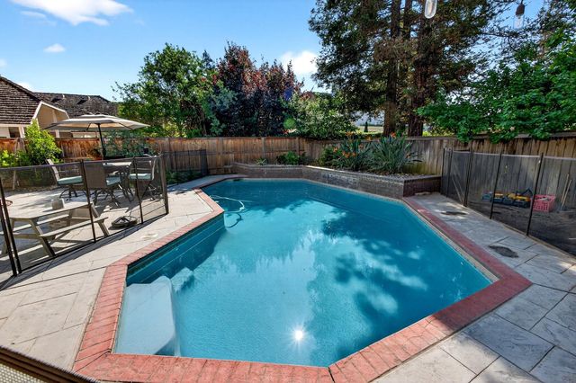 3130 Hillcrest Court, Madera, CA 93637