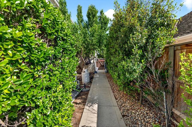 3130 Hillcrest Court, Madera, CA 93637