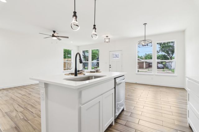 1610 Life Avenue, Dallas, TX 75212