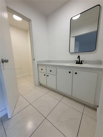 1525 NW 19th Ter 15, Miami, FL 33125