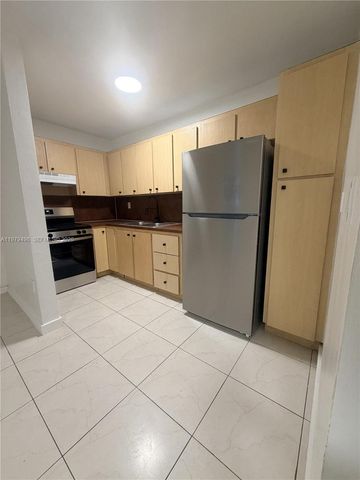 1525 NW 19th Ter 15, Miami, FL 33125